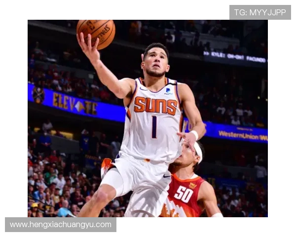 布克表现平平13投5中贡献21分8篮板6助攻罚球命中率高达818